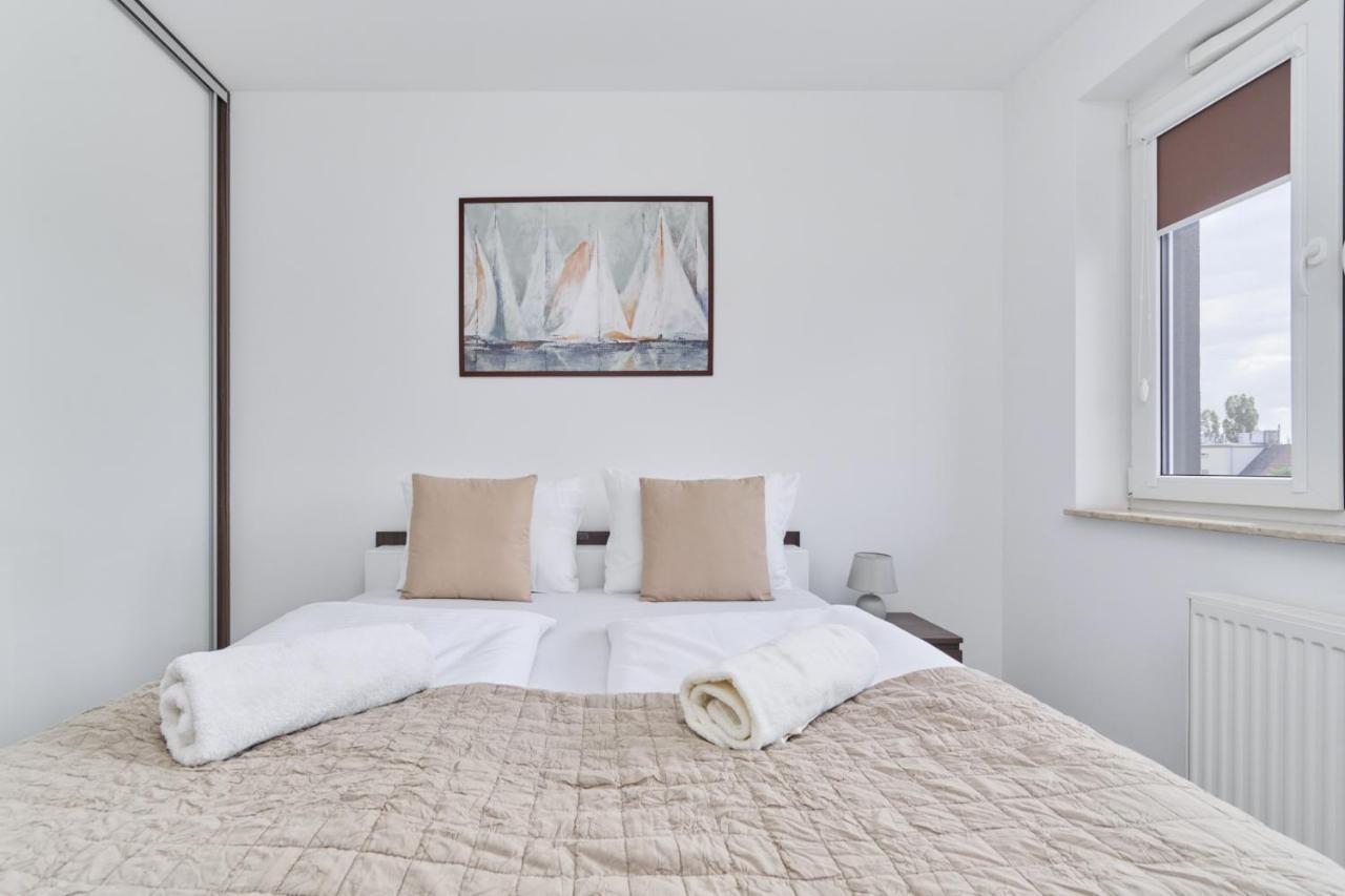 Spacious Apartment Suitable For Remote Work With Balcony & Parking By Noclegi Renters Breslavia Esterno foto