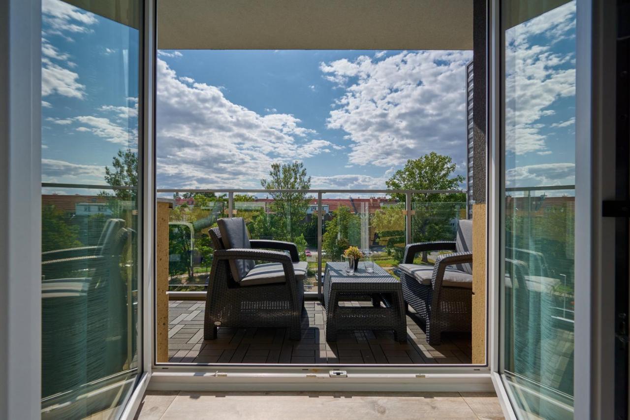 Spacious Apartment Suitable For Remote Work With Balcony & Parking By Noclegi Renters Breslavia Esterno foto