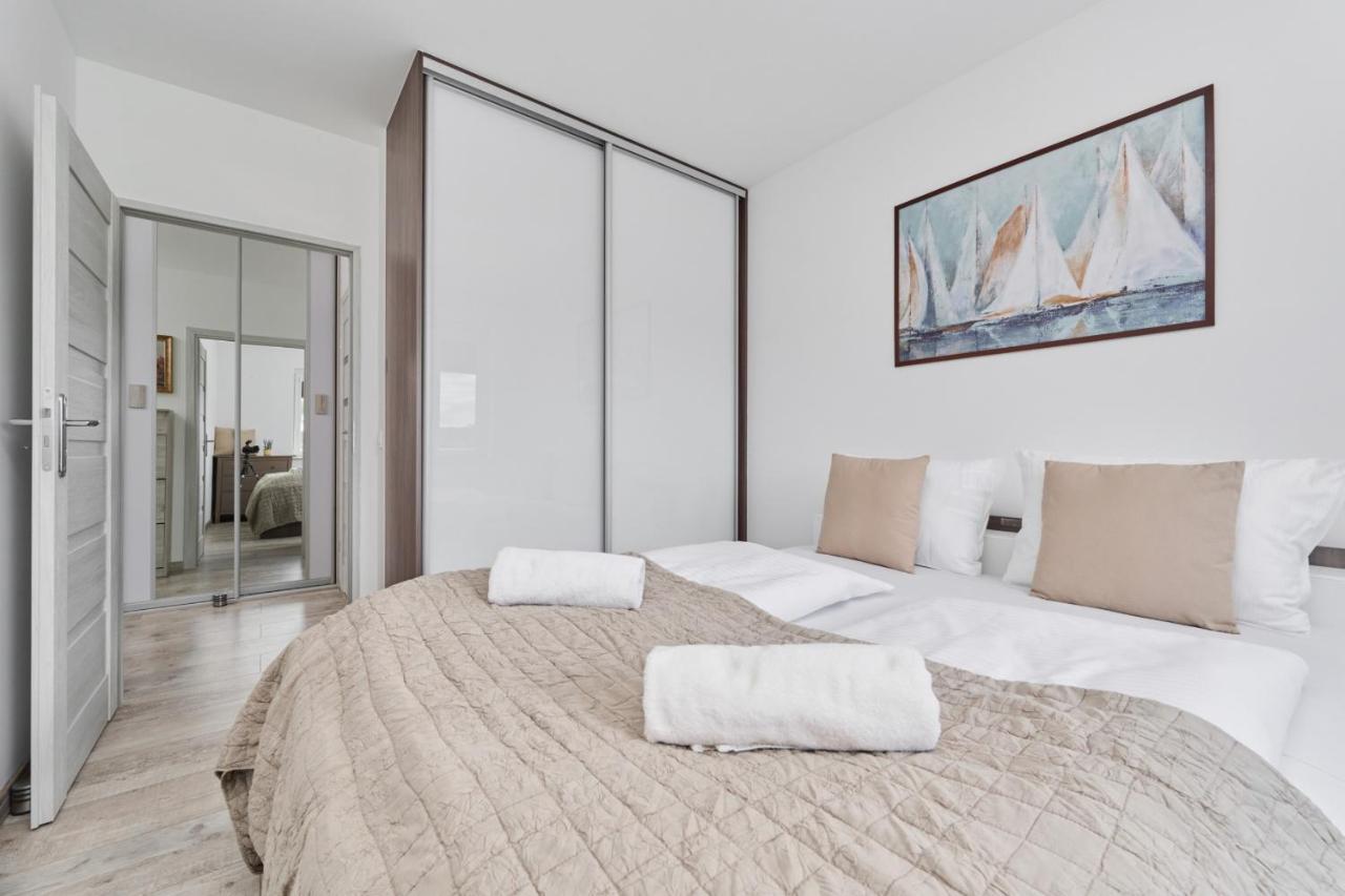 Spacious Apartment Suitable For Remote Work With Balcony & Parking By Noclegi Renters Breslavia Esterno foto