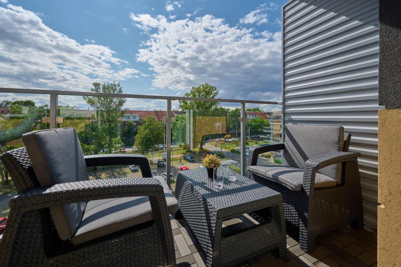 Spacious Apartment Suitable For Remote Work With Balcony & Parking By Noclegi Renters Breslavia Esterno foto