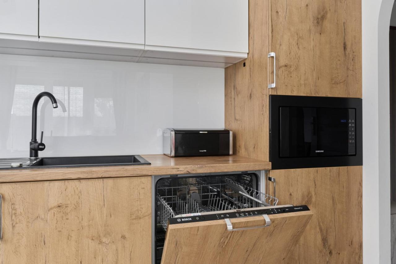 Spacious Apartment Suitable For Remote Work With Balcony & Parking By Noclegi Renters Breslavia Esterno foto
